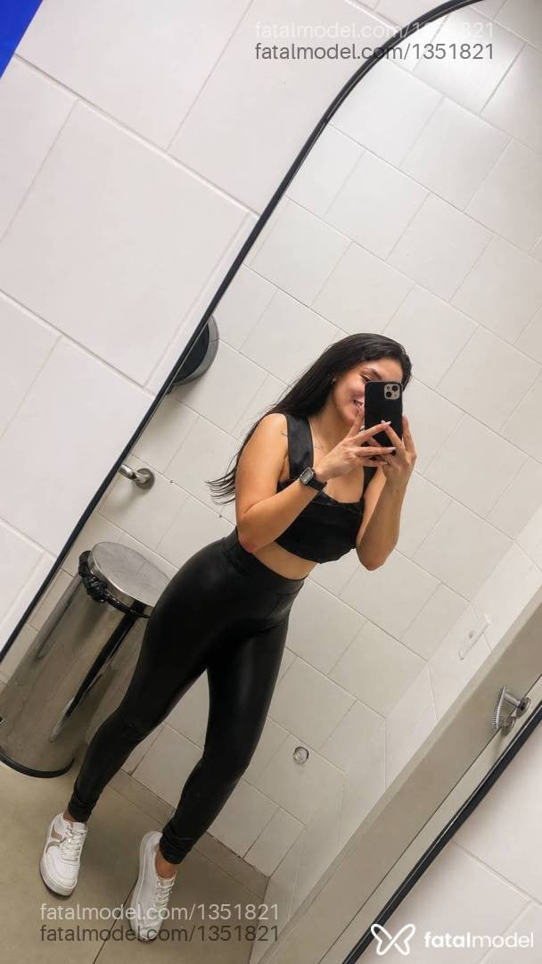 Acompanhante mulher morena (o) de olhos castanhos - Stefany