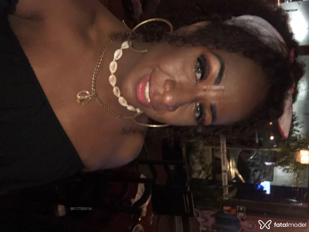 Acompanhante mulher trans morena (o) de olhos castanhos em Várzea Grande - Amanda