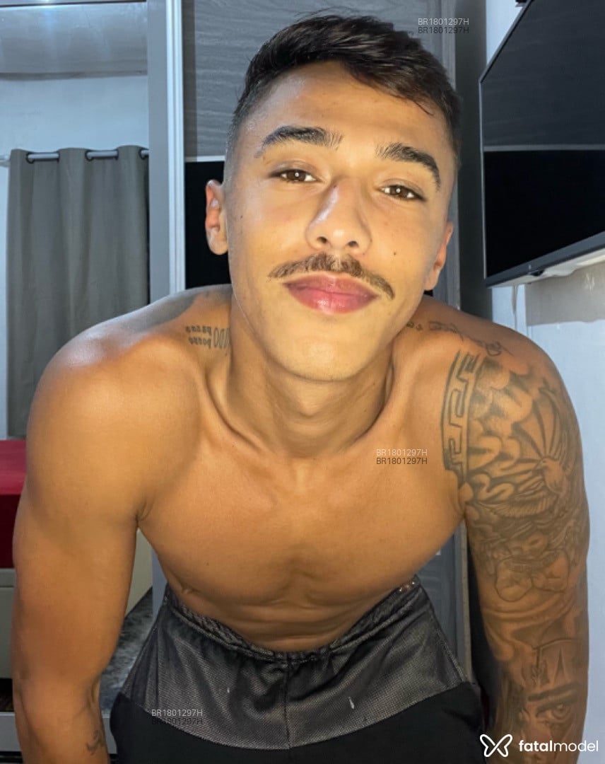 Acompanhante homem com cabelo castanho de olhos castanhos em São Paulo - Ricardo