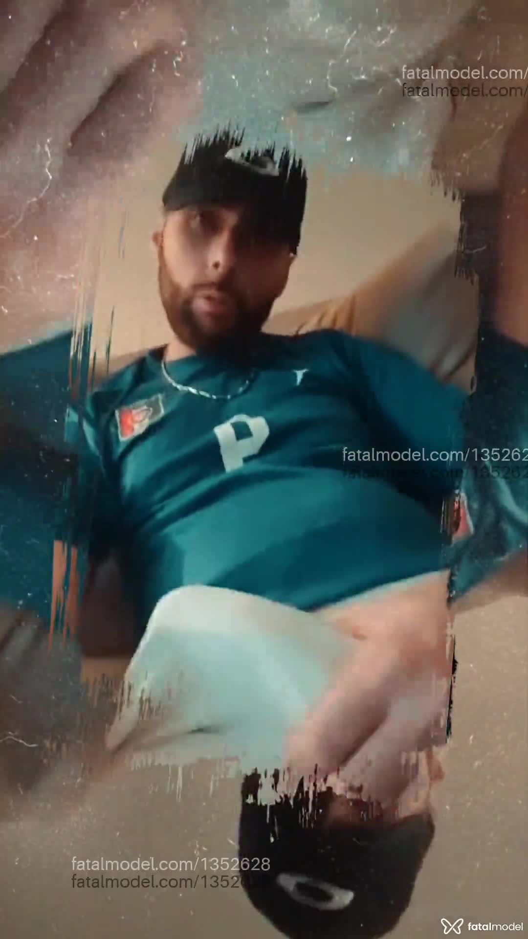 Acompanhante homem com cabelo castanho de olhos castanhos em São Paulo Acompanhante homem com cabelo castanho de olhos castanhos em São Paulo - PK DMÉL