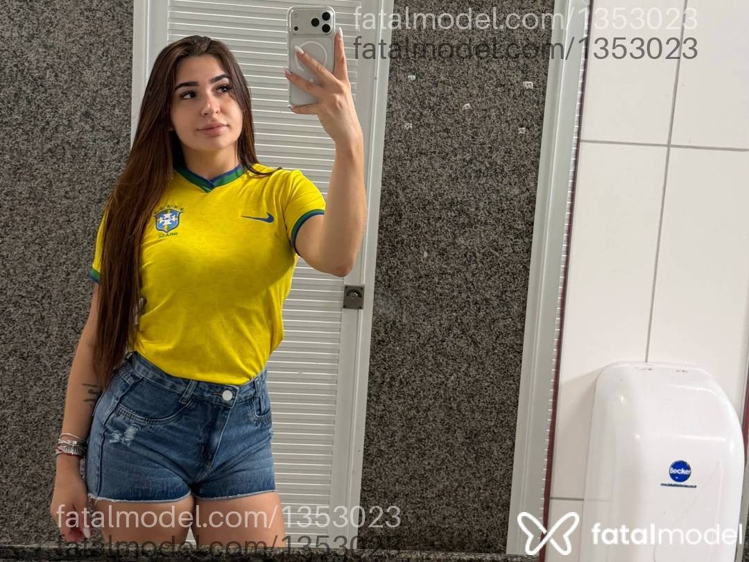 Acompanhante mulher loira (o) de olhos castanhos em Recife - Livia