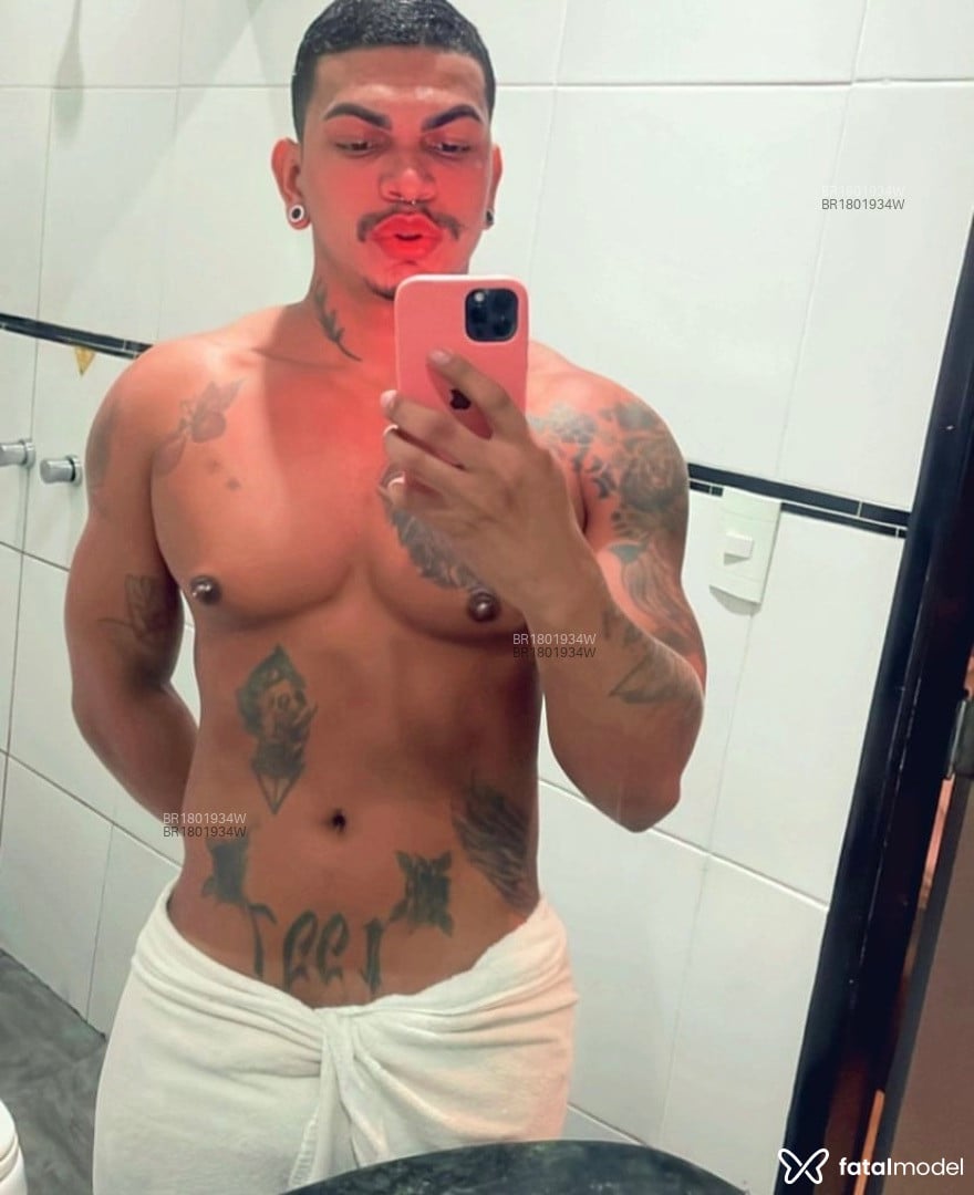 Acompanhante homem morena (o) de olhos castanhos em Belém - Dennys