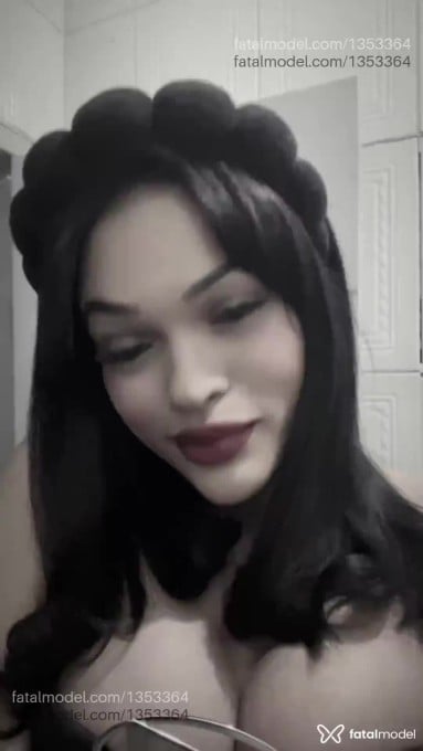 Acompanhante travesti com cabelo castanho de olhos castanhos em Ubá - Hannah