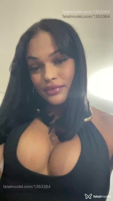 Acompanhante travesti com cabelo castanho de olhos castanhos em Ubá - Hannah