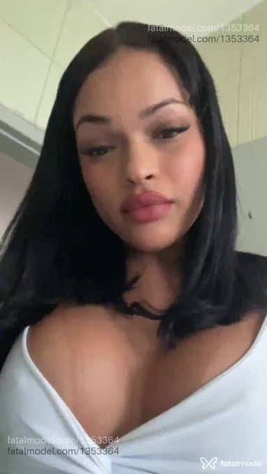 Acompanhante travesti com cabelo castanho de olhos castanhos em Ubá - Hannah