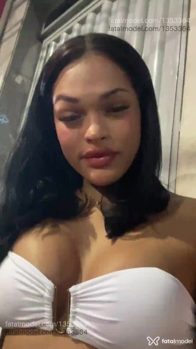 Acompanhante travesti com cabelo castanho de olhos castanhos em Ubá - Hannah