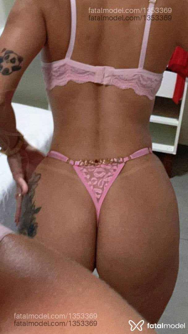 Acompanhante mulher loira (o) de olhos castanhos - Lavynia Loiser