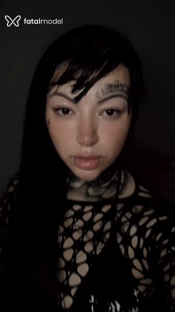 Acompanhante mulher morena (o) de olhos castanhos - Sato Ink Acompanhante mulher morena (o) de olhos castanhos - Sato Ink