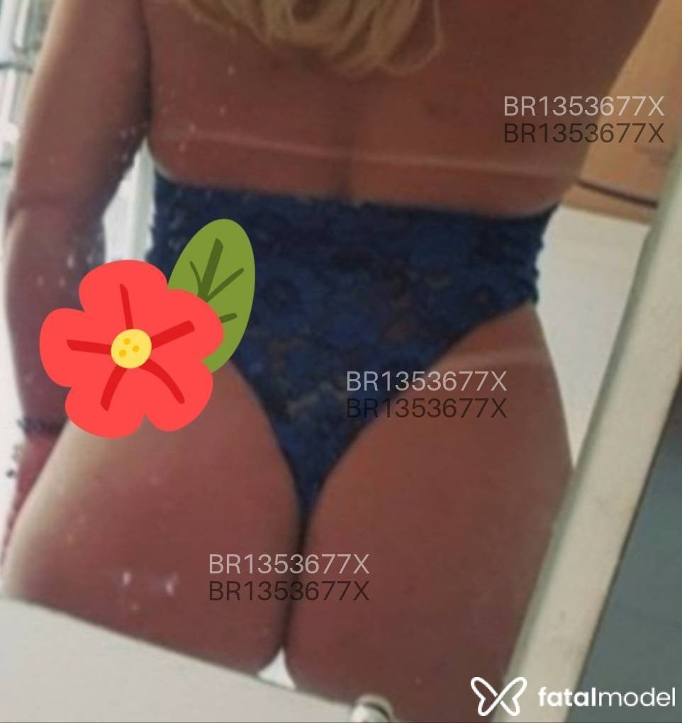 Acompanhante mulher loira (o) de olhos pretos em Passos Acompanhante mulher loira (o) de olhos pretos em Passos - Alice pinheiro