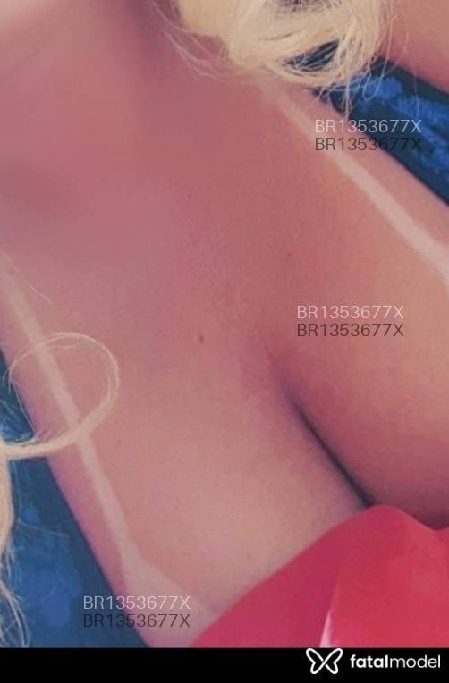 Acompanhante mulher loira (o) de olhos pretos em Passos Acompanhante mulher loira (o) de olhos pretos em Passos - Alice pinheiro