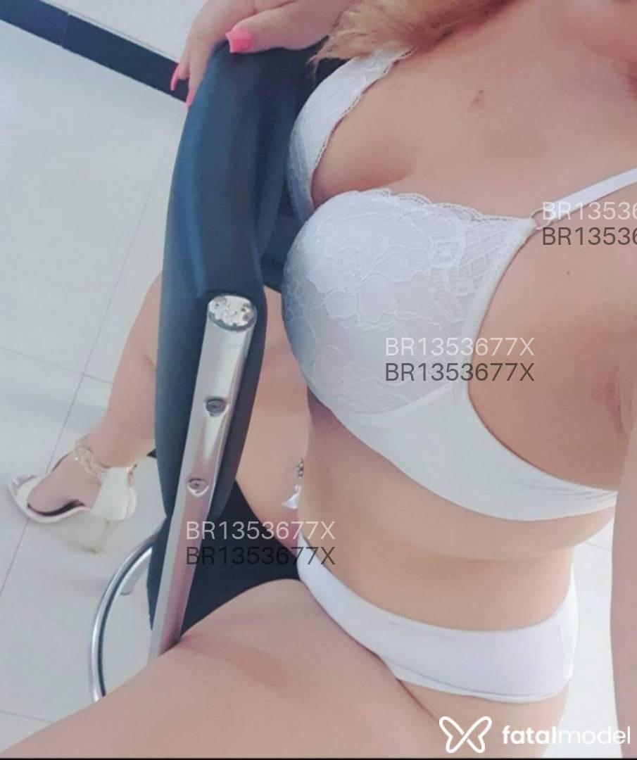 Acompanhante mulher loira (o) de olhos pretos em Passos Acompanhante mulher loira (o) de olhos pretos em Passos - Alice pinheiro