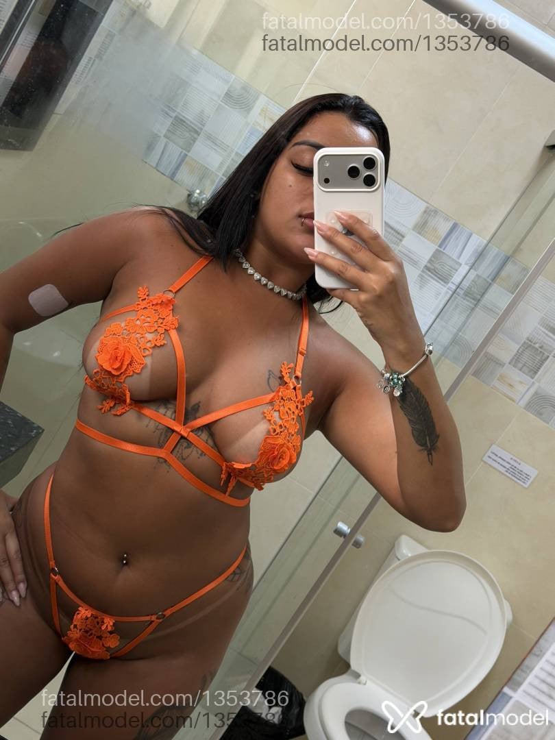 Acompanhante mulher morena (o) de olhos pretos em Três Corações - Pérola Valentina