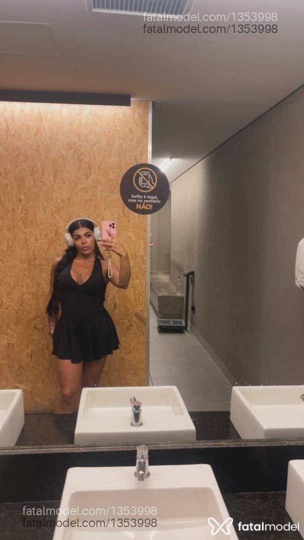 Acompanhante mulher com cabelo castanho de olhos pretos - Luísa ísis