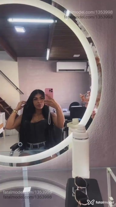 Acompanhante mulher com cabelo castanho de olhos pretos - Luísa ísis
