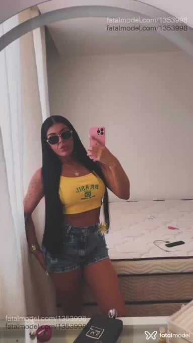 Acompanhante mulher com cabelo castanho de olhos pretos - Luísa ísis
