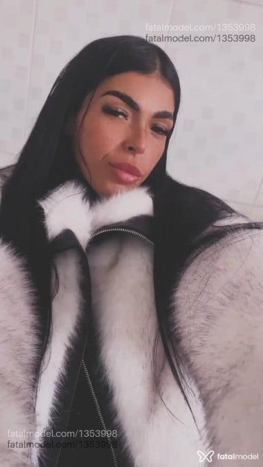 Acompanhante mulher com cabelo castanho de olhos pretos - Luísa ísis