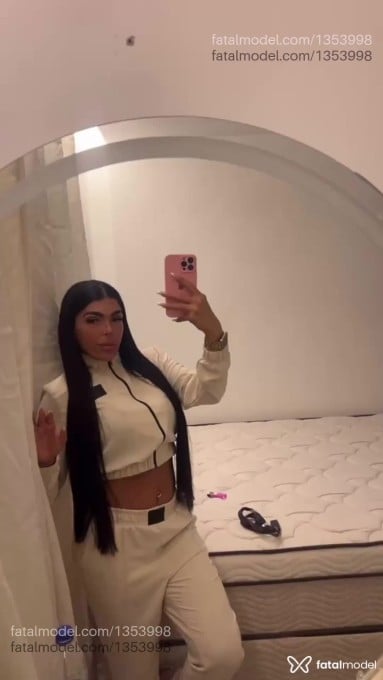 Acompanhante mulher com cabelo castanho de olhos pretos - Luísa ísis