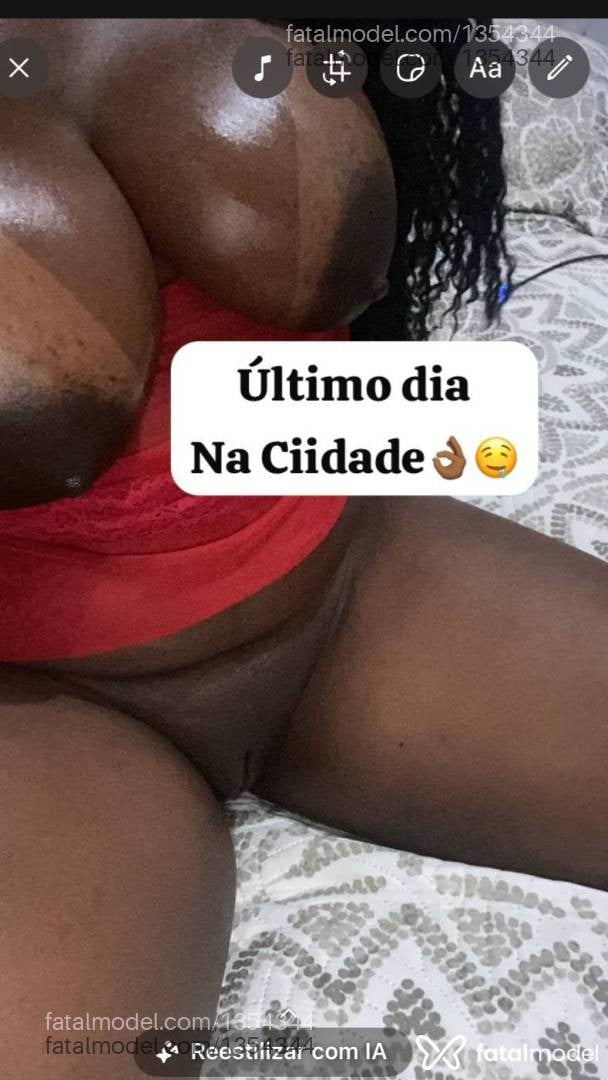 Acompanhante mulher com cabelo castanho de olhos pretos - Talita Cristina
