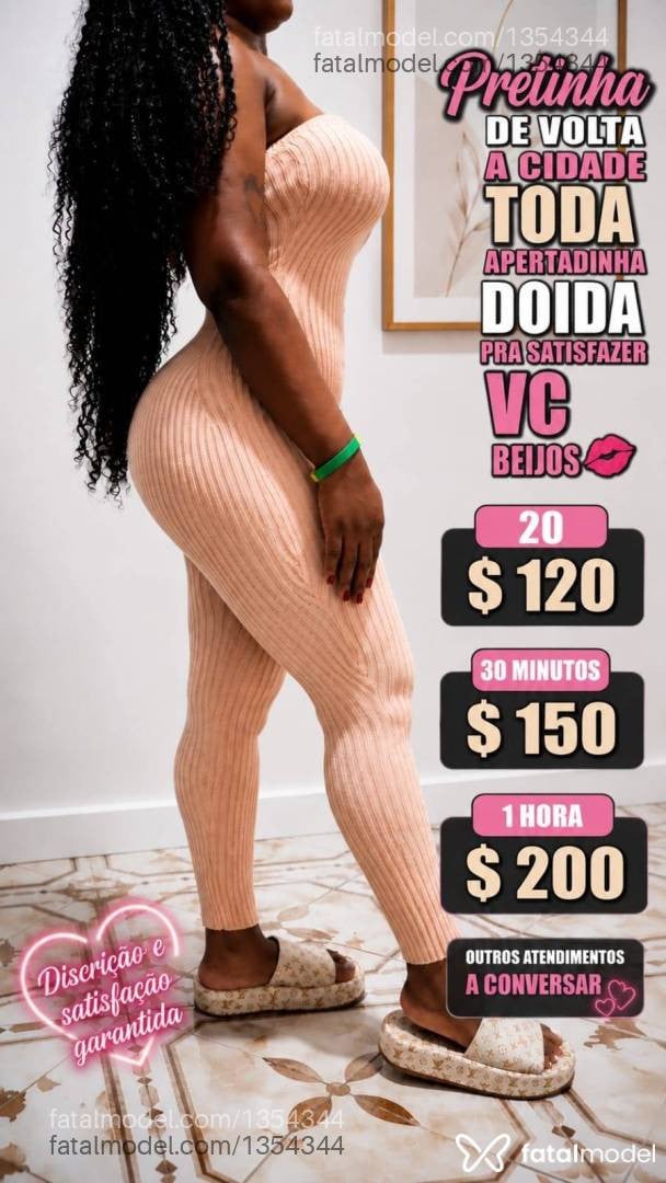 Acompanhante mulher com cabelo castanho de olhos pretos - Talita Cristina