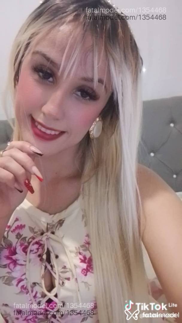 Acompanhante mulher loira (o) de olhos verdes - Ana Ani