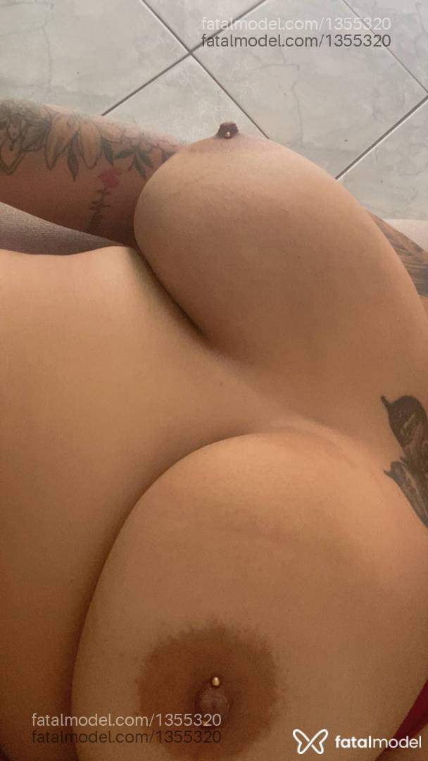 Acompanhante mulher loira (o) de olhos castanhos - Scarlettanal