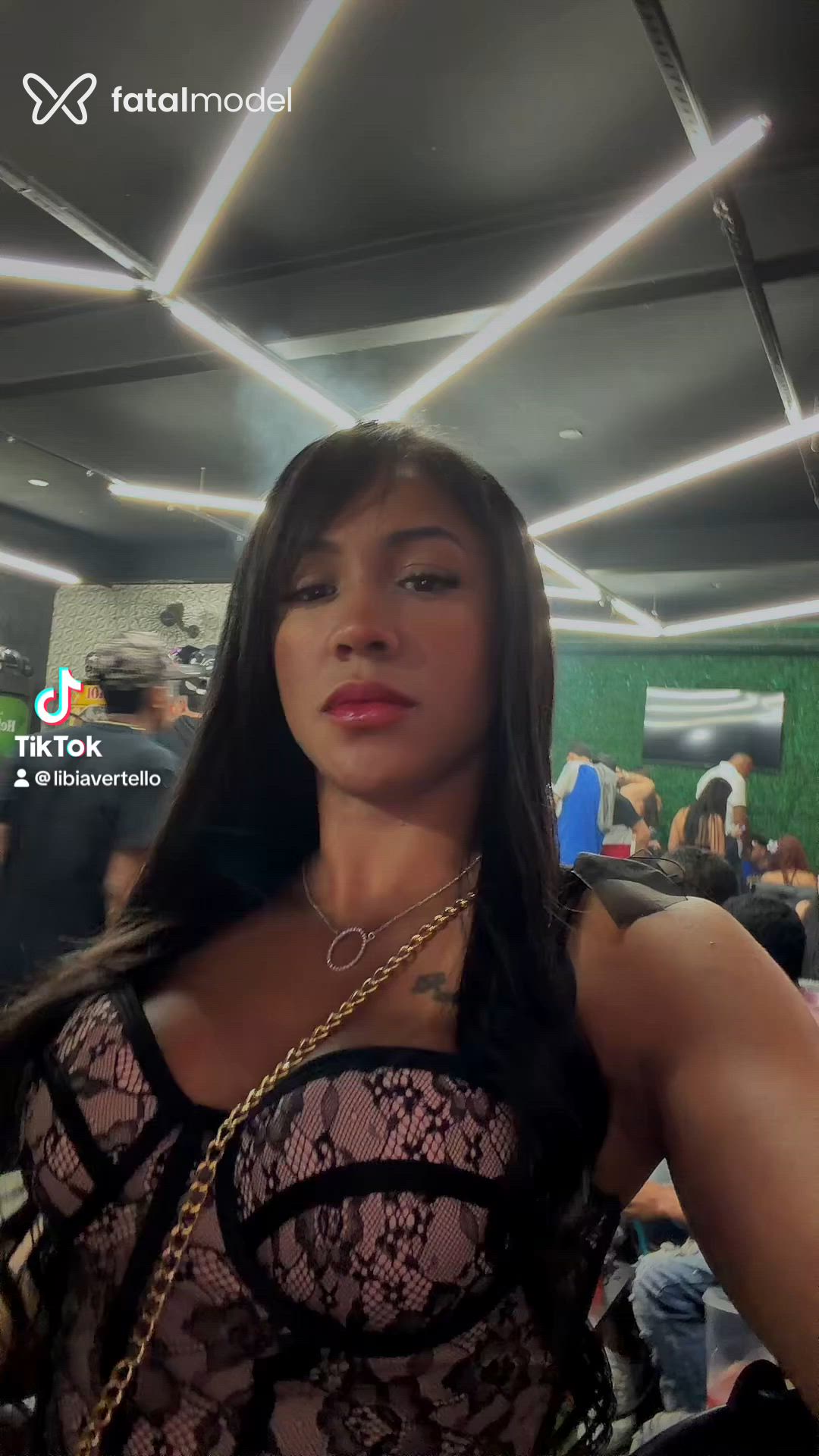 Acompanhante mulher morena (o) de olhos castanhos - Babi Boss Acompanhante mulher morena (o) de olhos castanhos - Babi Boss