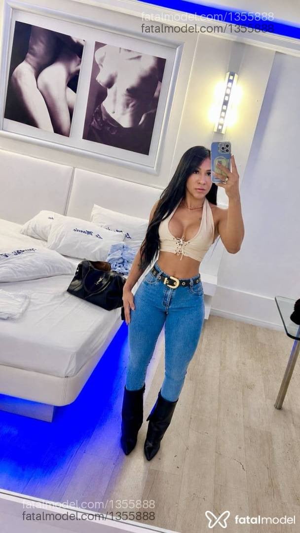 Acompanhante mulher morena (o) de olhos castanhos - Babi Boss
