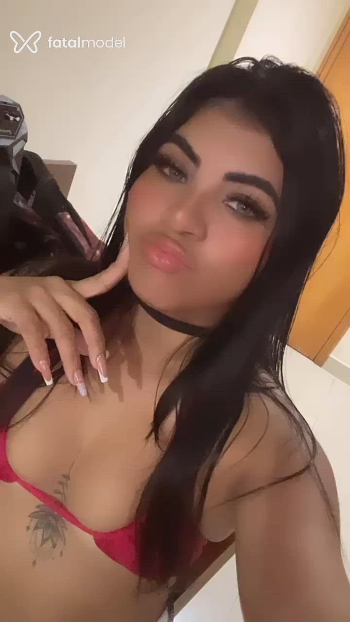 Acompanhante mulher morena (o) de olhos verdes - Mirella Acompanhante mulher morena (o) de olhos verdes - Mirella