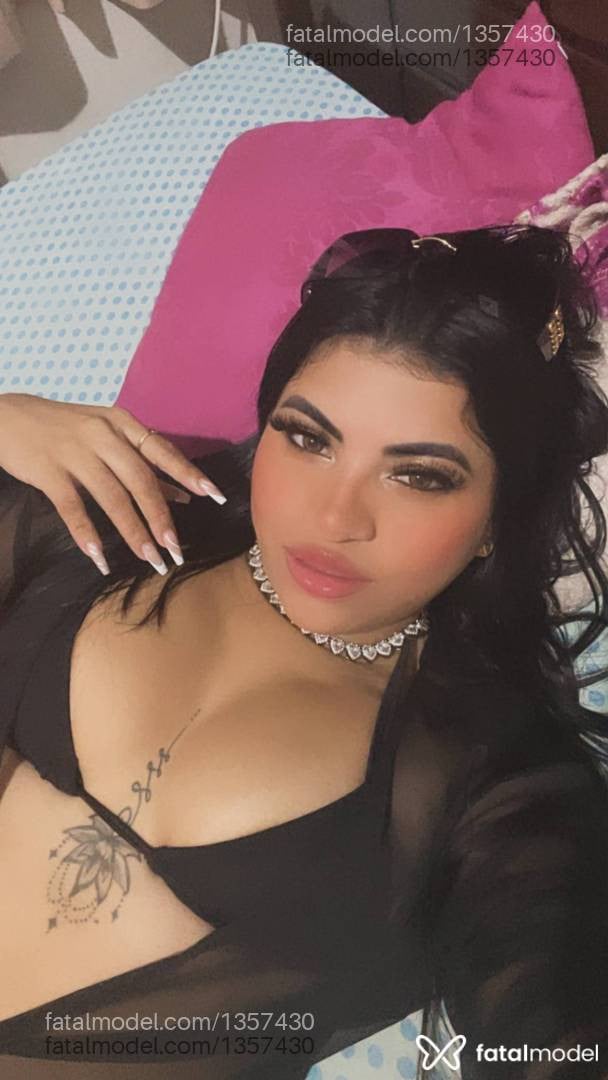 Acompanhante mulher morena (o) de olhos verdes - Mirella