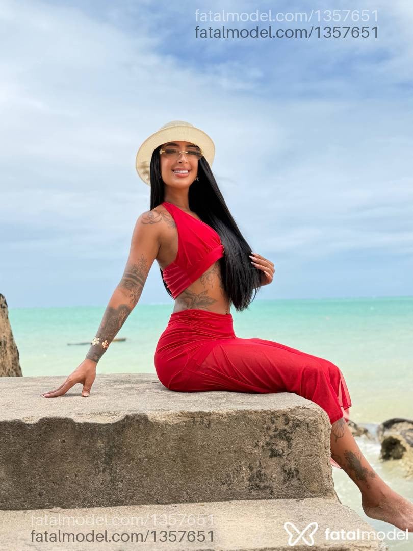 Acompanhante mulher morena (o) de olhos mel - Penélopy