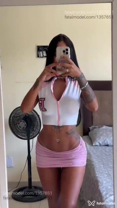 Acompanhante mulher morena (o) de olhos mel - Penélopy Acompanhante mulher morena (o) de olhos mel - Penélopy