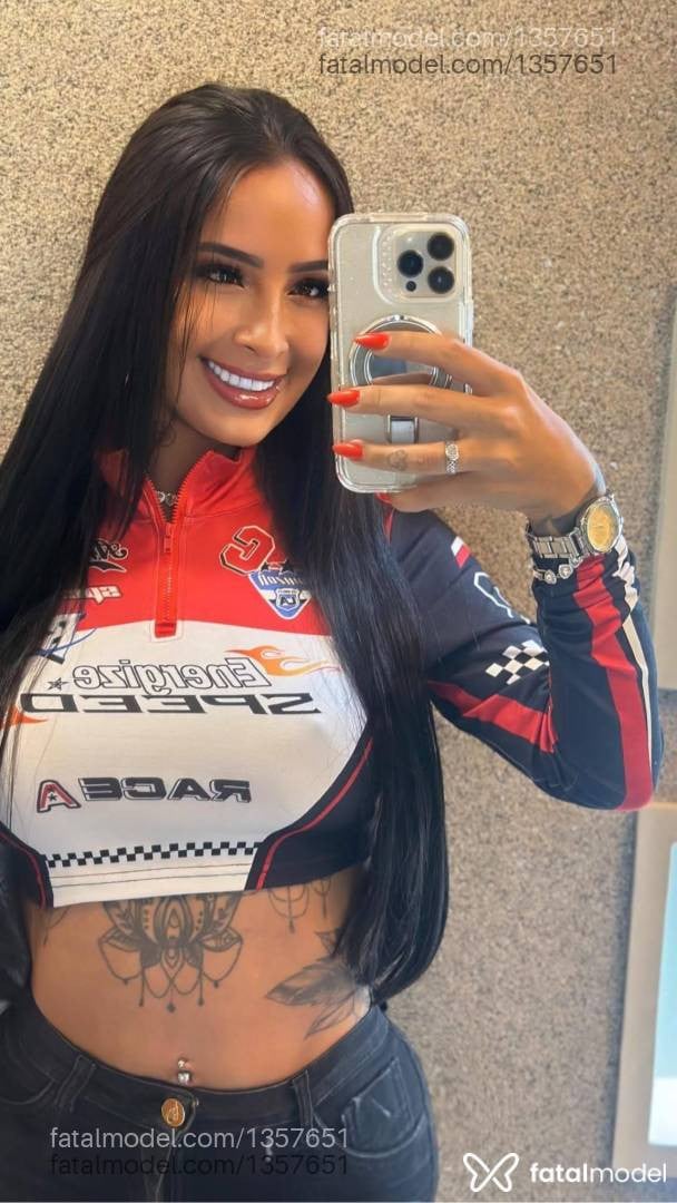Acompanhante mulher morena (o) de olhos mel - Penélopy