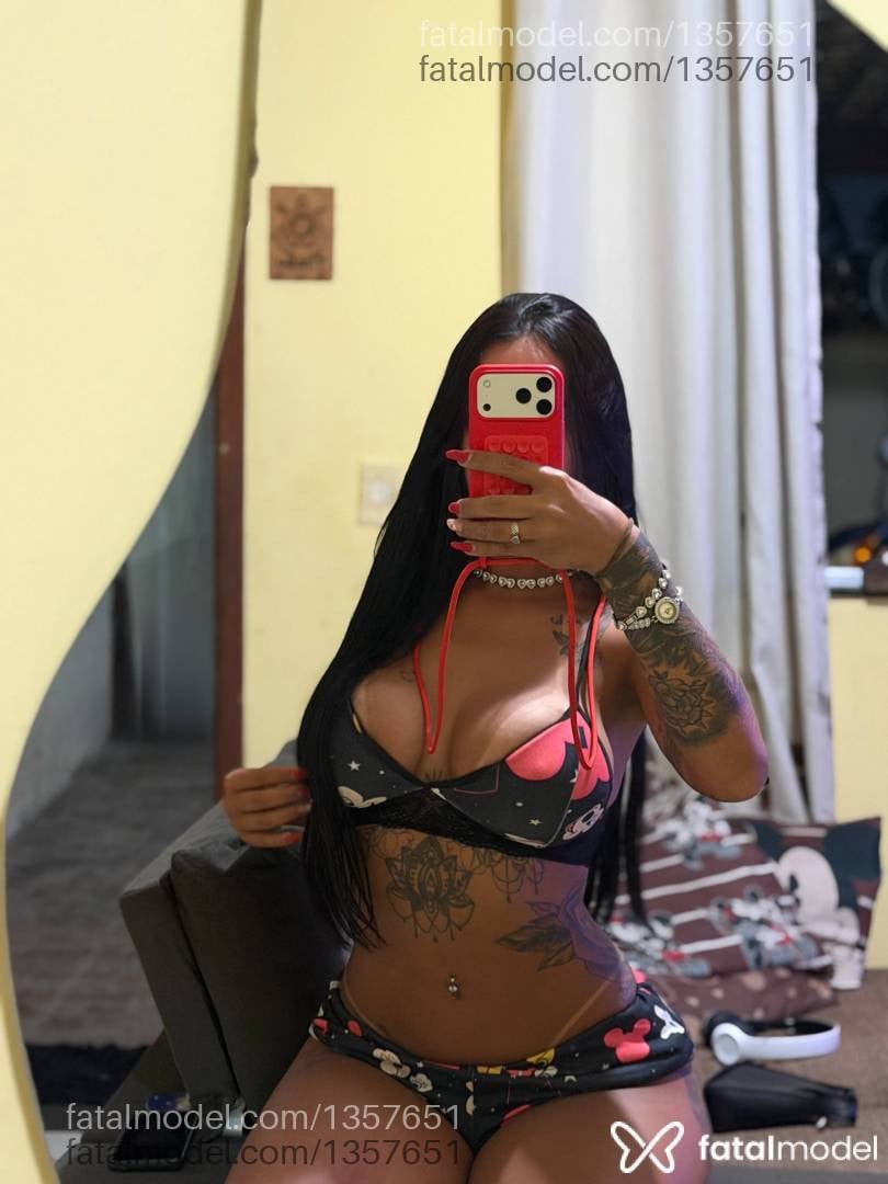 Acompanhante mulher morena (o) de olhos mel - Penélopy