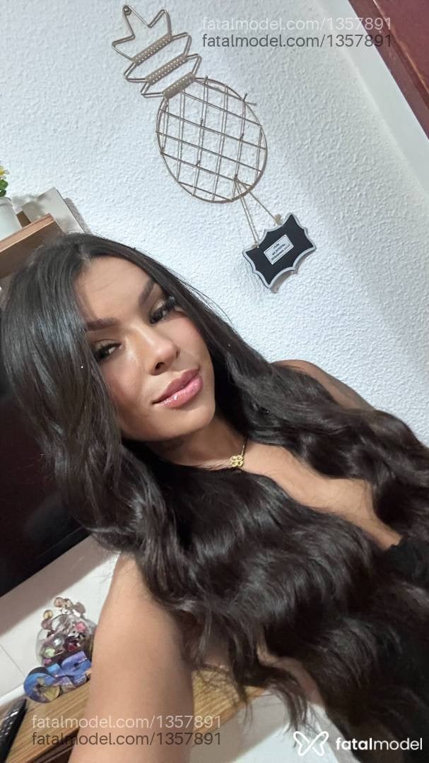 Acompanhante mulher morena (o) de olhos castanhos - Thyfany Ferreiira