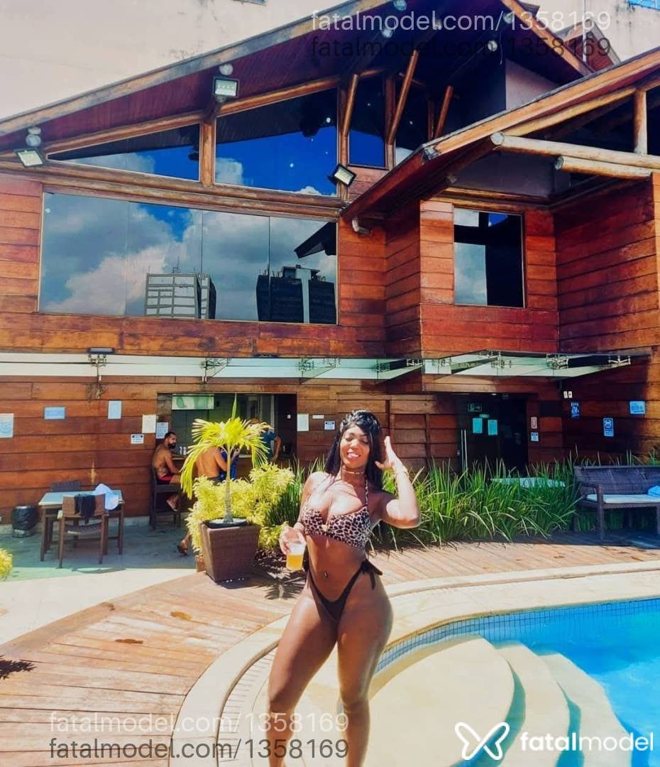 Acompanhante mulher com cabelo castanho de olhos castanhos em Armação dos Búzios Acompanhante mulher com cabelo castanho de olhos castanhos em Armação dos Búzios - Ludmilla Fox