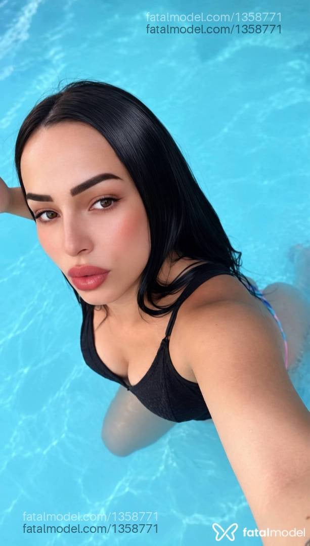 Acompanhante mulher trans morena (o) de olhos castanhos - Lavinya