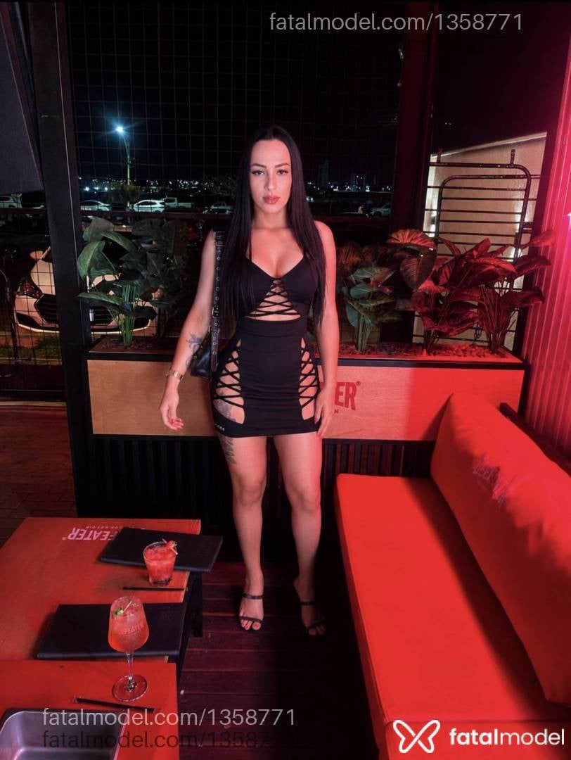 Acompanhante mulher trans morena (o) de olhos castanhos - Lavinya