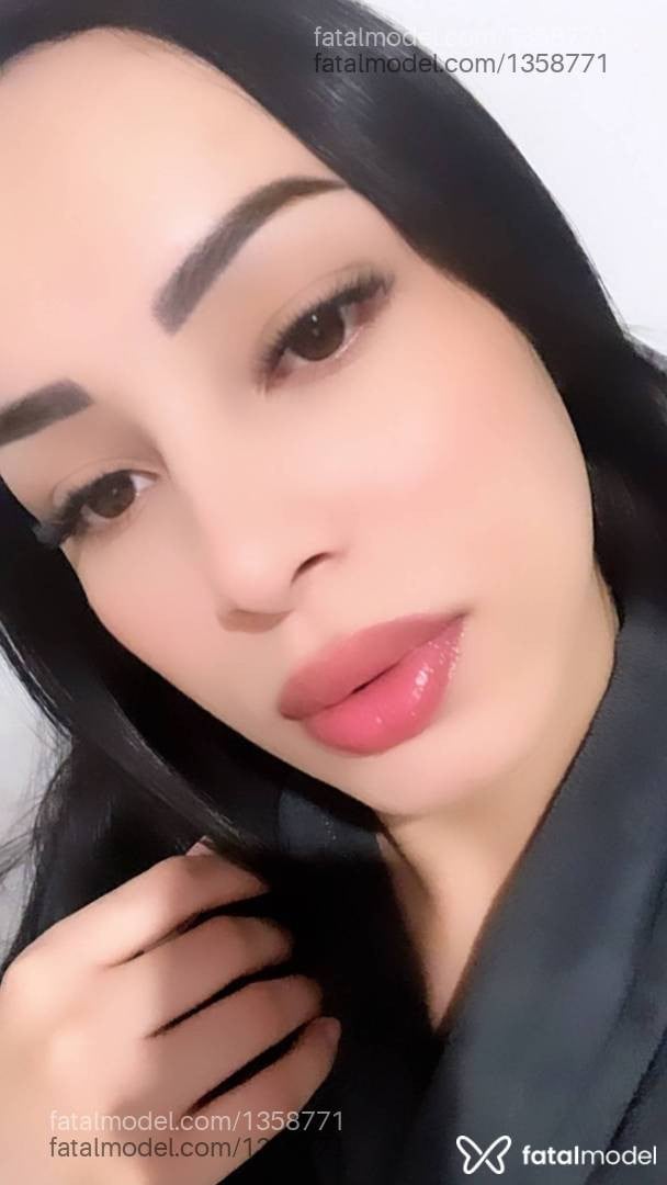 Acompanhante mulher trans morena (o) de olhos castanhos - Lavinya