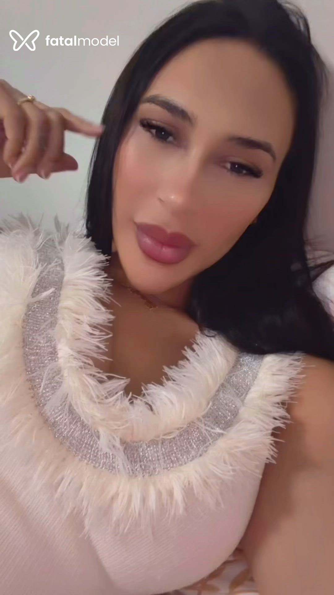 Acompanhante mulher trans morena (o) de olhos pretos - Aline Martins