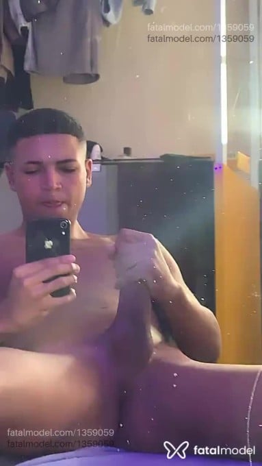 Acompanhante homem com cabelo castanho de olhos castanhos - Yure Martins