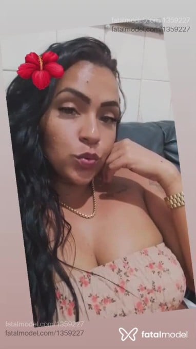 Acompanhante mulher morena (o) de olhos castanhos - Yasmim Guedes Acompanhante mulher morena (o) de olhos castanhos - Yasmim Guedes