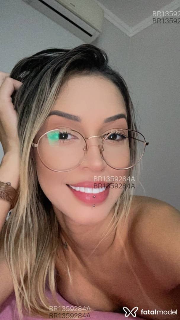 Acompanhante mulher loira (o) de olhos castanhos em Sorriso - Laís Rocha