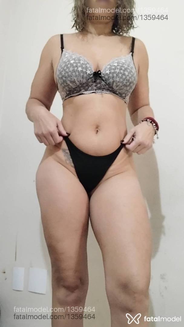 Acompanhante mulher loira (o) de olhos castanhos - Flávia