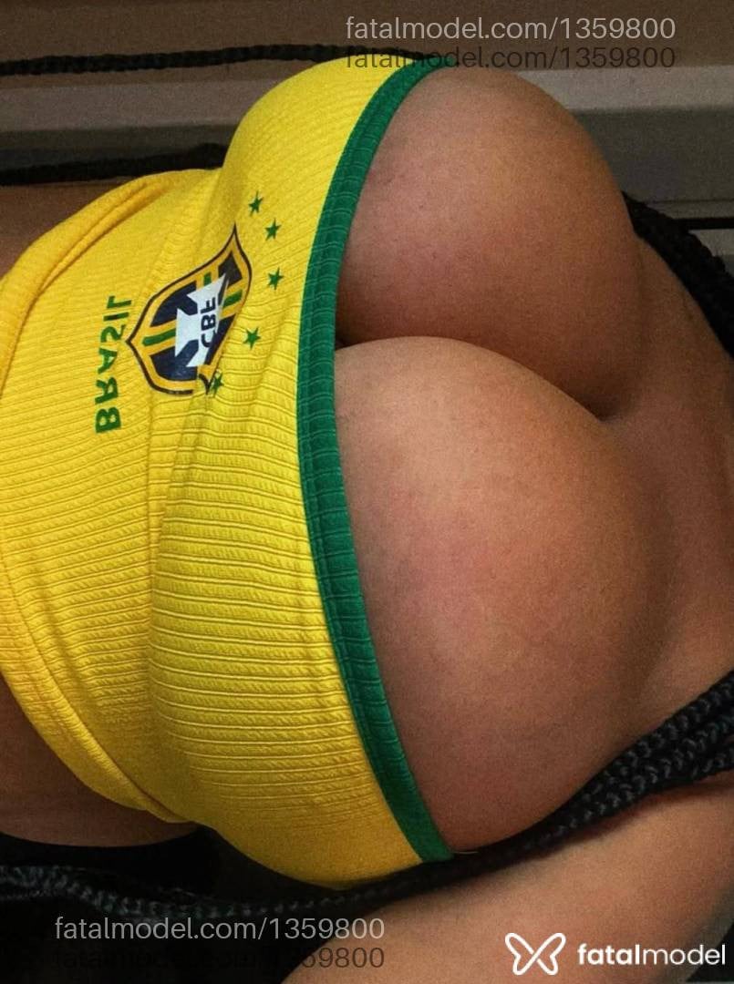 Acompanhante mulher com cabelo castanho de olhos mel - Mel