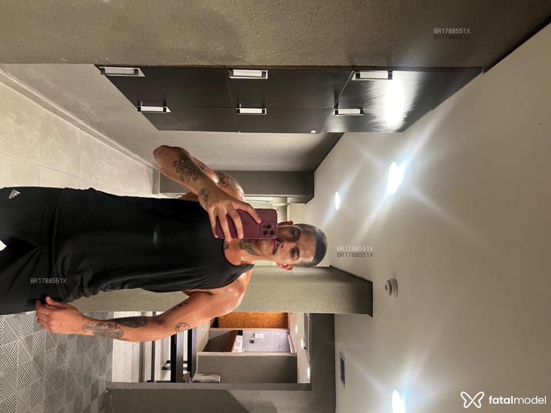 Acompanhante homem com cabelo castanho de olhos castanhos em Rio de Janeiro Acompanhante homem com cabelo castanho de olhos castanhos em Rio de Janeiro - NathanTatuado