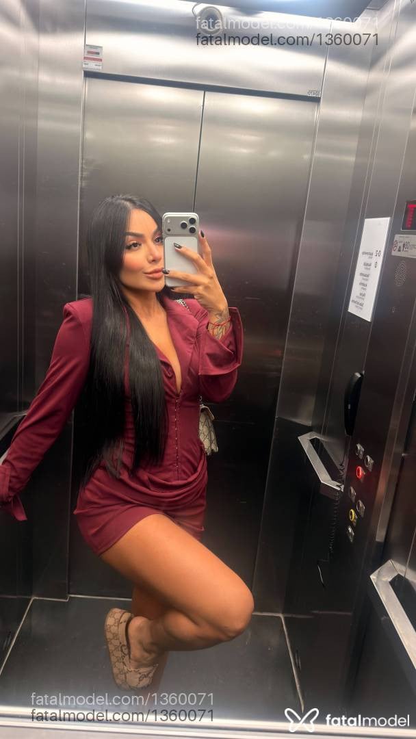 Acompanhante mulher morena (o) de olhos castanhos - Thay Duarte