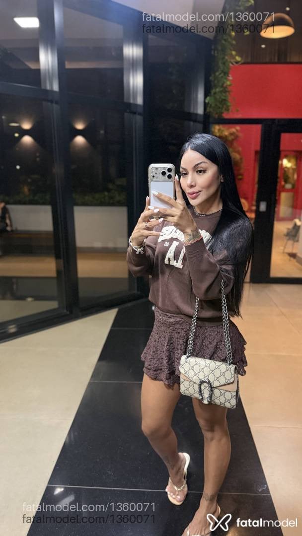 Acompanhante mulher morena (o) de olhos castanhos - Thay Duarte