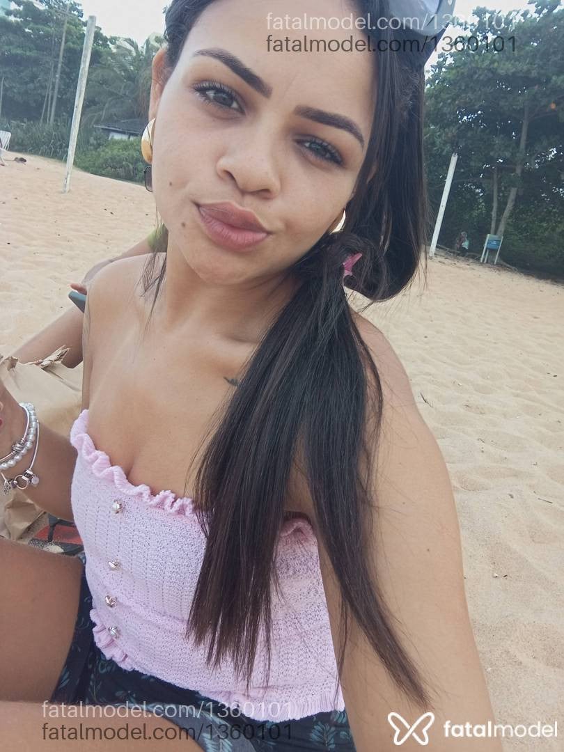 Acompanhante mulher com cabelo castanho de olhos castanhos em Macaé - Karol Nicole