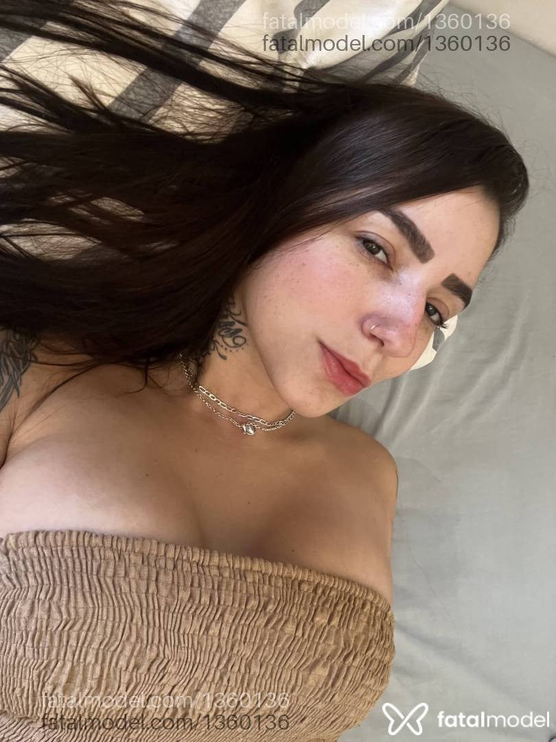 Acompanhante mulher com cabelo castanho de olhos azuis em Cambuí - Jaque