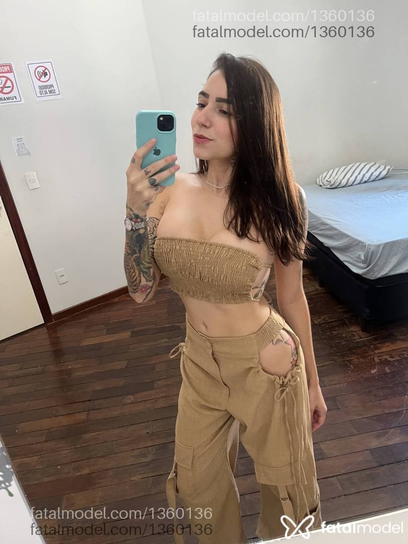 Acompanhante mulher com cabelo castanho de olhos azuis em Cambuí - Jaque